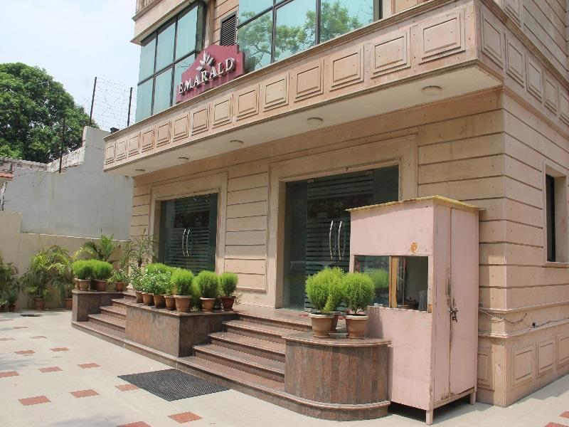 호텔 에메랄드 뉴델리 외부 사진